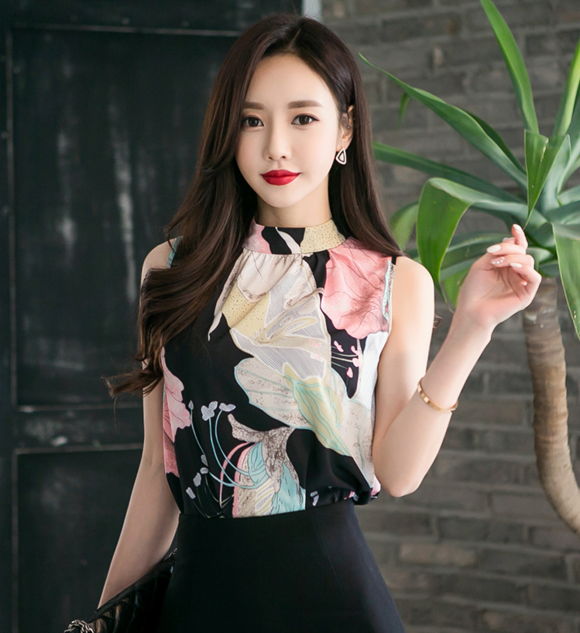 女神孙允珠，迷离落叶彩绘花簇时尚清凉衫