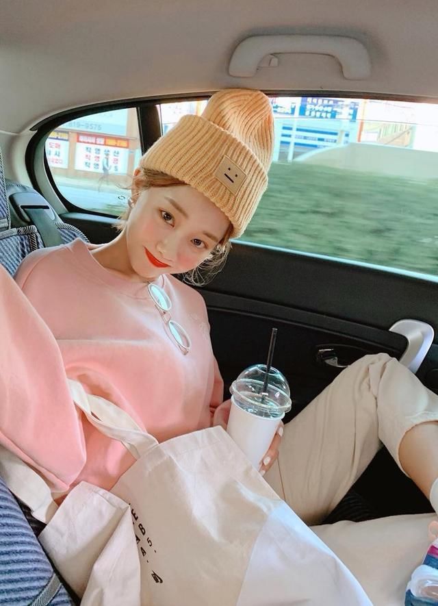  粉色■脱下灰蓝黑，粉色系穿搭打造青春少女感，一起做水蜜桃女孩吧