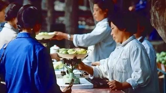  「麻花辫」5张70年代中国老照片：那时的女孩喜欢麻花辫，图2是