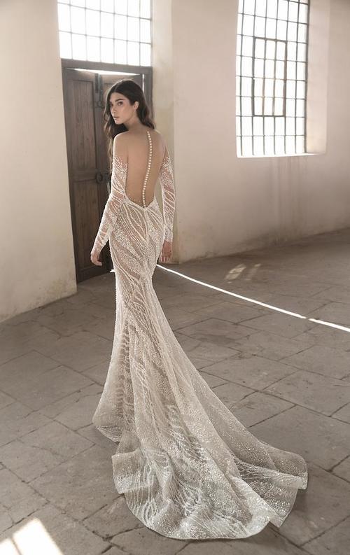 以色列美女时尚摄影大片，欧美超模演绎惊艳奢华婚纱礼服令人惊艳