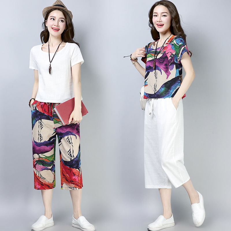 如果你也是70后，嫌穿裙子不方便，就穿棉麻套装，洋气超嫩美