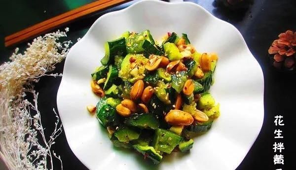  『荷香』美食精选：白灼虾，荷香牛肋骨，栗子烧山药，花生拌黄瓜的做法
