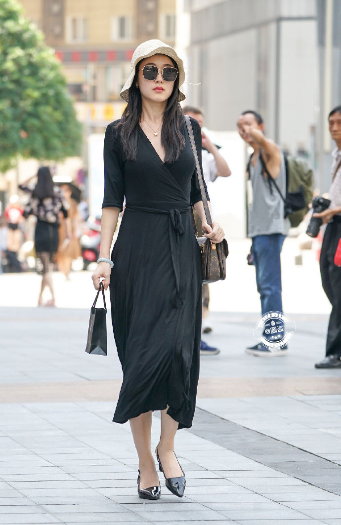 初秋素雅自然的穿搭参考，一样可以让你美上天!