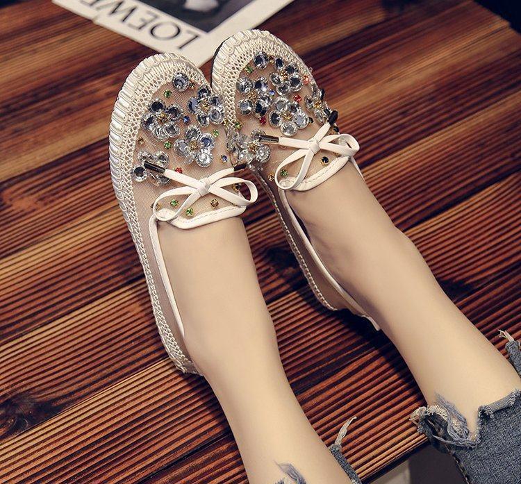 今年夏天给你的脚丫放个假，换掉累脚的高跟鞋，凉鞋能让你更好看