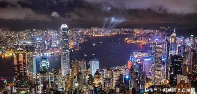 国内三座夜景最美的城市，上海仅排第二，第一是全球的不夜城