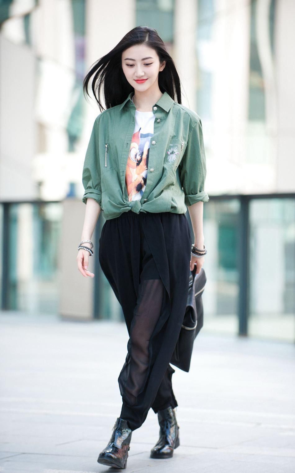 景甜飘了!胖的上衣拉链拉不上不说，短裤外面穿包臀裙几个意思?