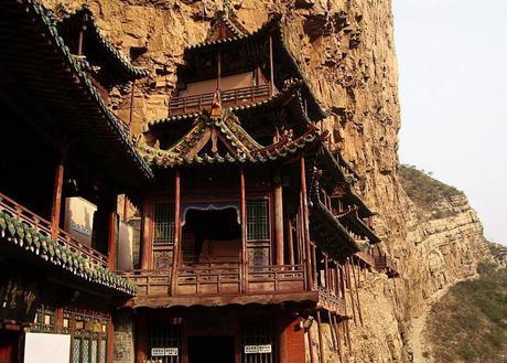 似乎全世界都有把寺庙道院建在悬崖峭壁上的爱好！为什么？