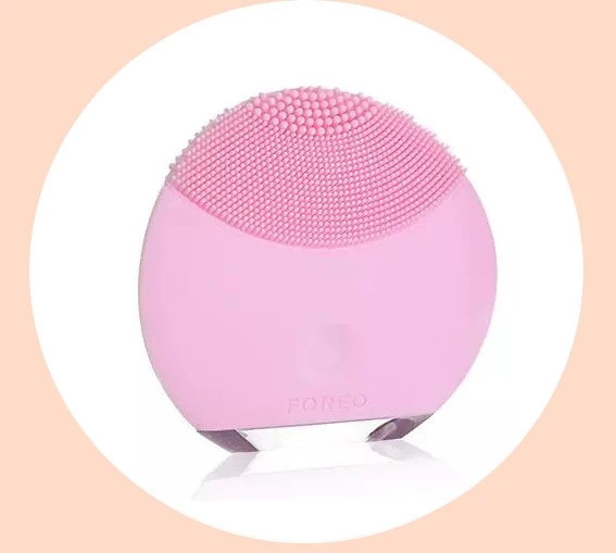 关晓彤跟鹿晗从日本回来，眼袋竟袋消失了？！难道是假眼袋？