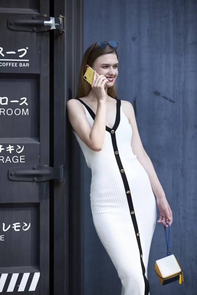 没有一件樱草金单品，怎么好意思说自己是街拍抢眼的时髦girl?