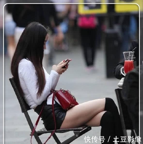「夏秋季」小姐姐夏秋季“黑白配”的穿搭风格,简约大气,彰显女人时尚气息