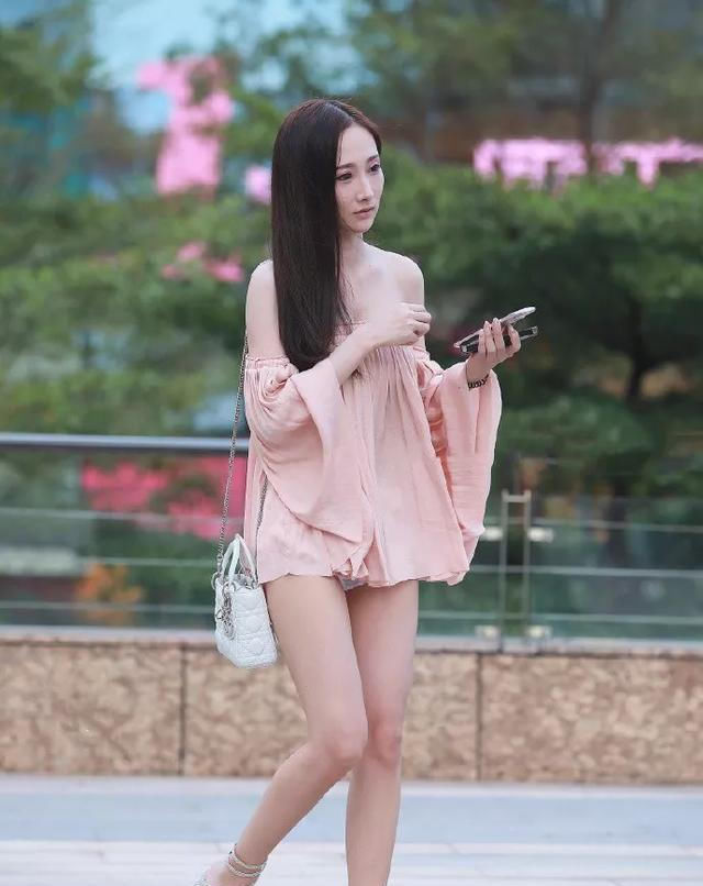  修长|短裤搭配高跟鞋,让双腿显得修长又美丽