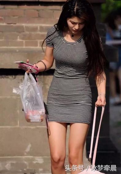 街拍成都：图1“S”曲线优美，图4背后“开叉”，图5大白腿吸睛