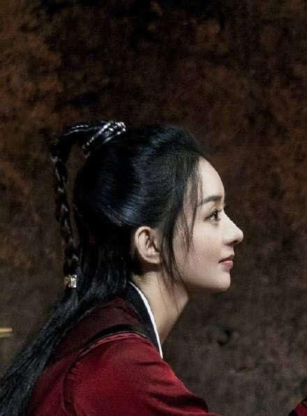 「上线」继《知否》后,赵丽颖终于带着新作《有翡》来了,阿翡即将上线