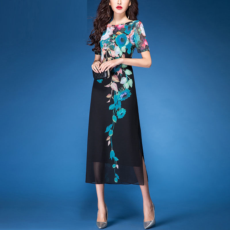 70后女人，美的令人惊艳，只因穿这”欧货裙”，显肤白显美嫩