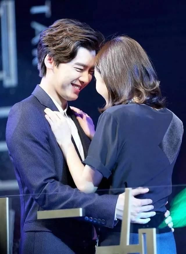 刘恺威杨幂被爆已离婚2年，疑似恋上金融圈白富美?