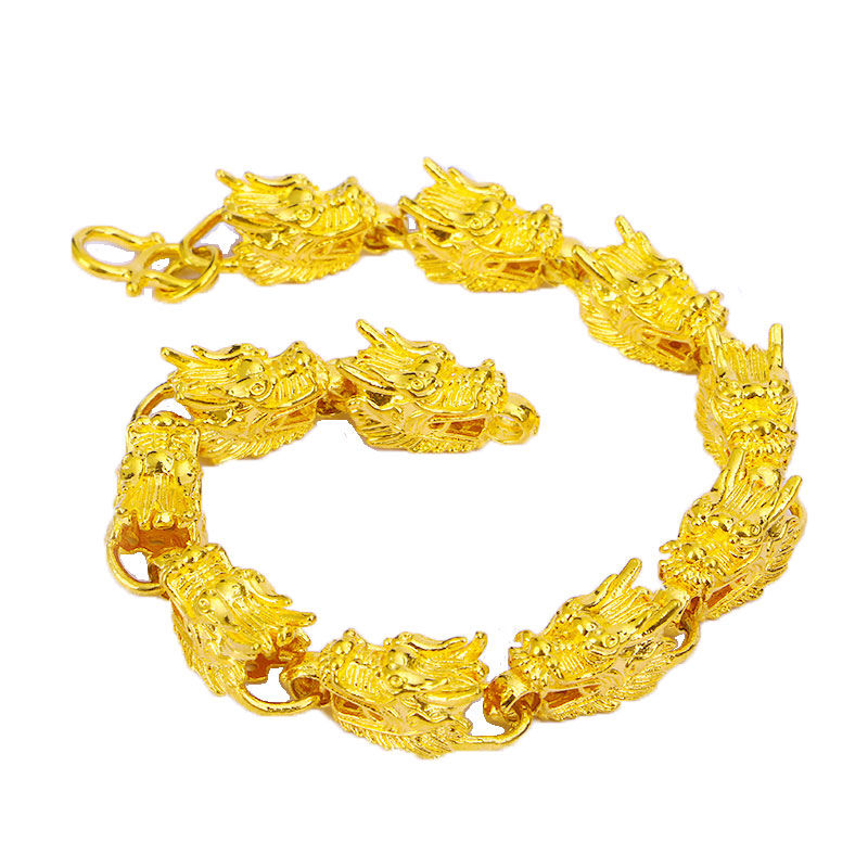 如今大家都不爱戴真的黄金，都爱戴这种越南沙金链，豪气又体面