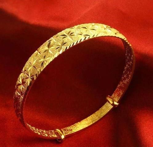  「首饰」不管什么年纪，选首饰有4个误区要避开，让你整个人亮起来
