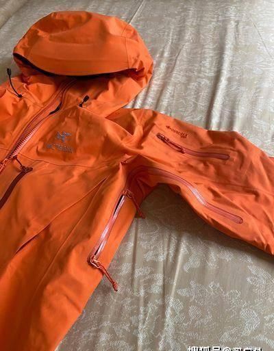  『提供非常好』穿它就对了，始祖鸟Arc’teryx Alpha SV硬壳冲锋衣实测