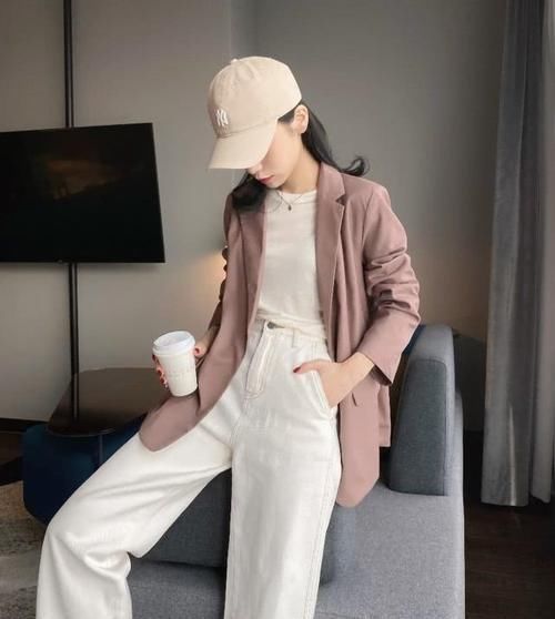  『初春』最近火了一种初春搭配，减龄又有气质，120斤都能穿出女神范儿