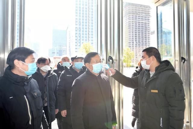  「市委书记」新任武汉市委书记王忠林赴一线督导：一城大考，更
