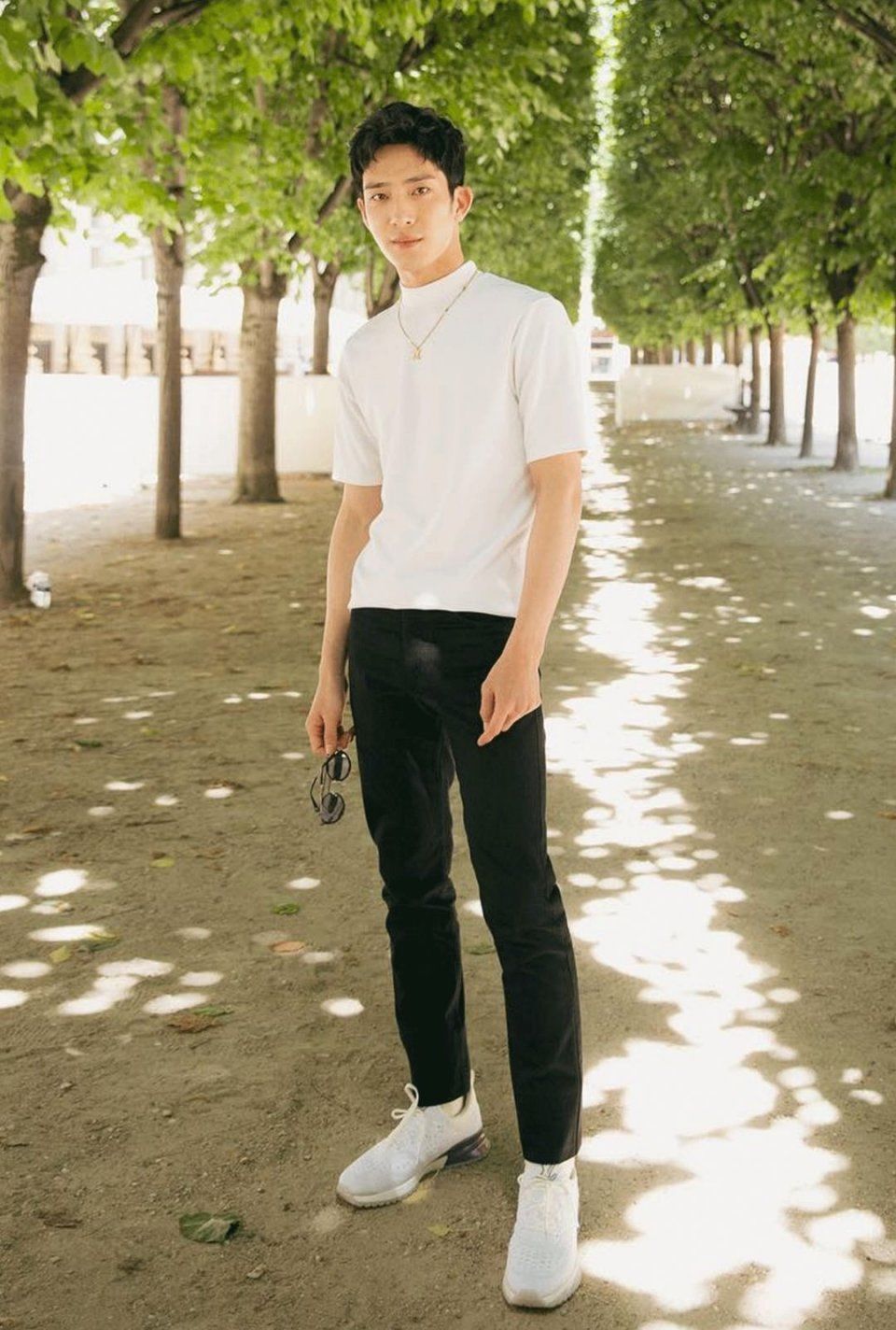 他和你男人一样只穿基本款，为啥他这么时髦?