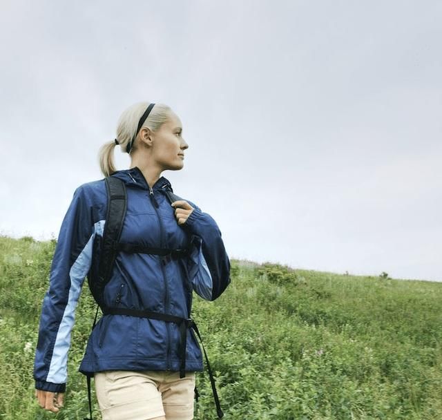 「登山鞋」户外新手登山装备,来拥抱大自然必学的时尚女子穿搭