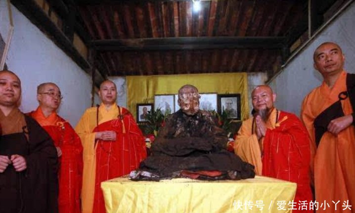 九华山里的这尊女性“肉身佛”,肉身与常人无异,至今无人能解释