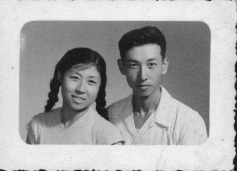  中年■幸福溢出屏幕！3对中年农民工，免费补拍“工地婚纱照”