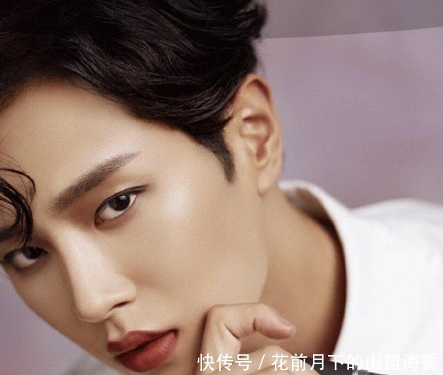 口红代言■男明星代言接连翻车,千玺都不敢试的口红,却被他抹出高级感