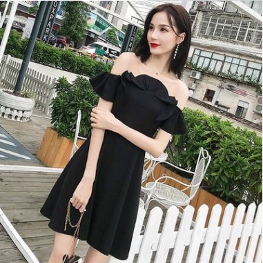 媳妇越来越败家，胆子真大，穿成这样也敢出门，真让人不放心