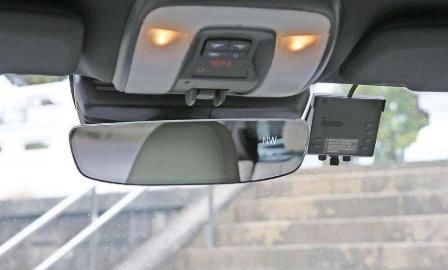  「汽车」汽车中央后视镜只是个摆设？其实并不是，它的用处比你