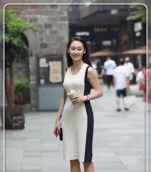 「整体」小姐姐搭配双拼色连衣裙,高贵时尚有气质,整体活力感满满