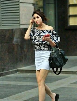 优雅女生别总穿牛仔裤,时尚一步裙,穿上后就知道差别在哪里