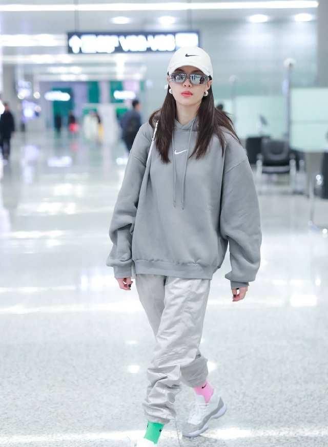 #联名#lisa的卫衣怎么这么眼熟?原来顶级爱豆也穿网红款?