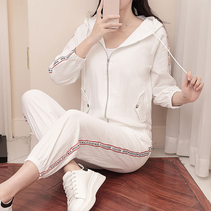 上海大街上居然没人穿裙子?原来金秋流行减龄休闲装，真洋气