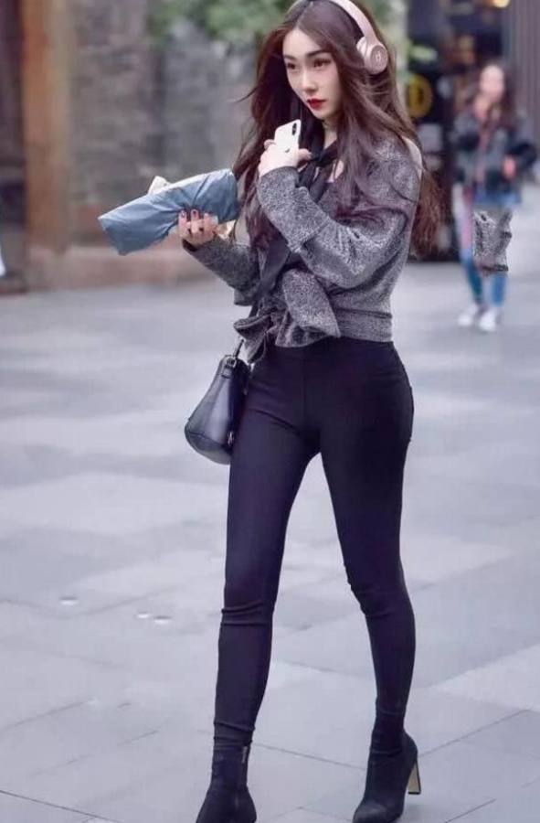 妩媚优雅的打底裤美女，张扬时尚女人味，潮流感十足！