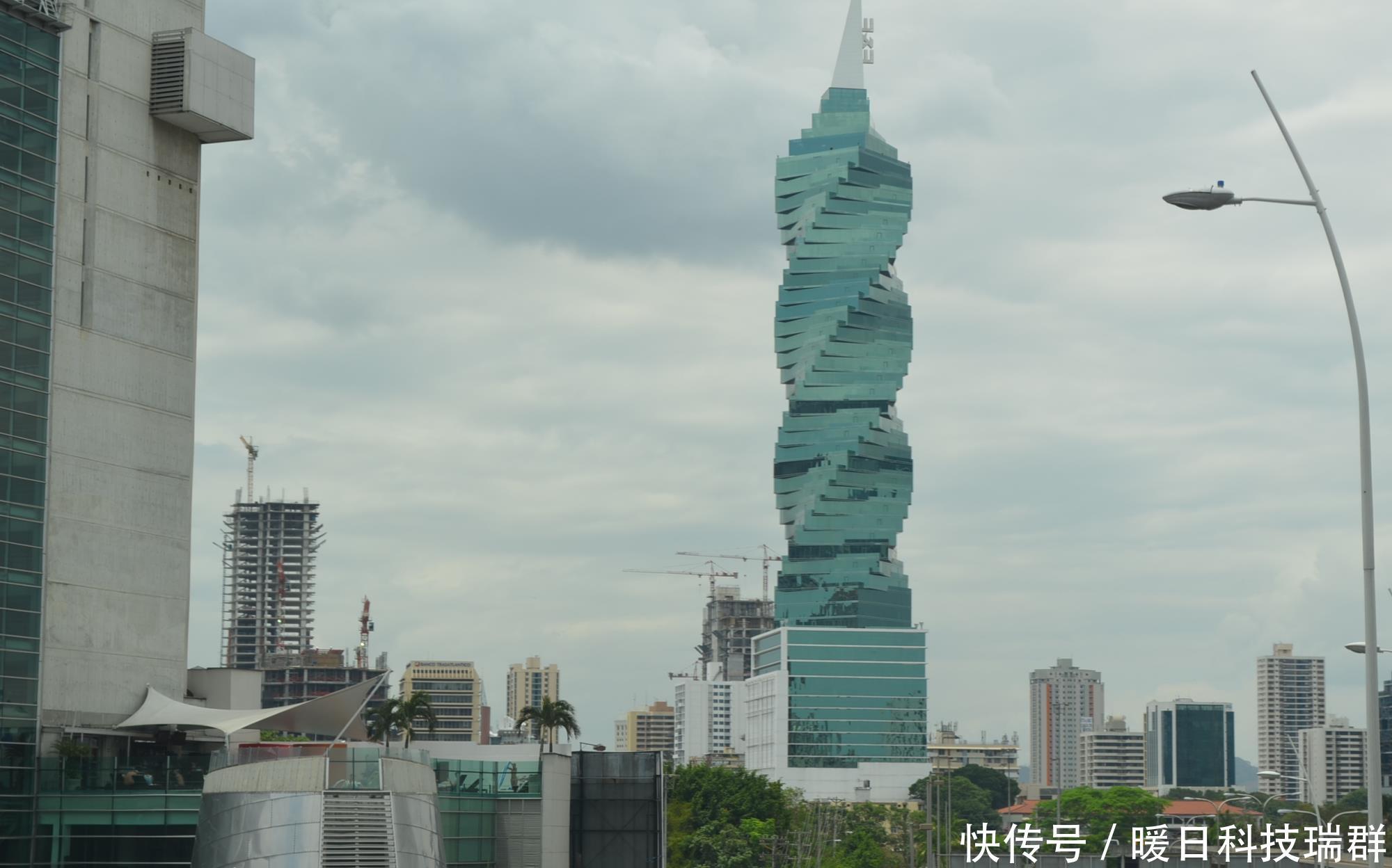  预算■全球最扭曲摩天大楼：243米高还要旋转315度，预算却仅500