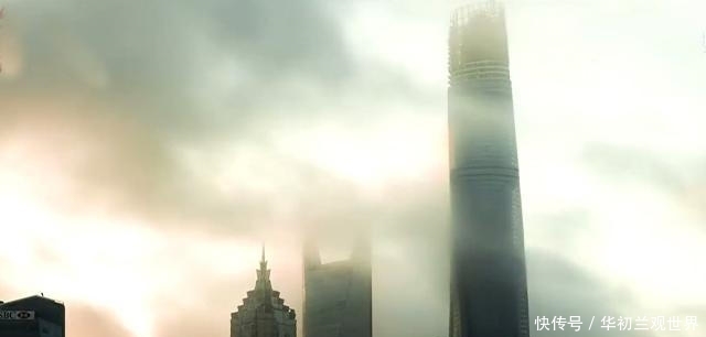 中国第一高楼随风摆动，被游客质疑不稳固？网友：不摆动更危险