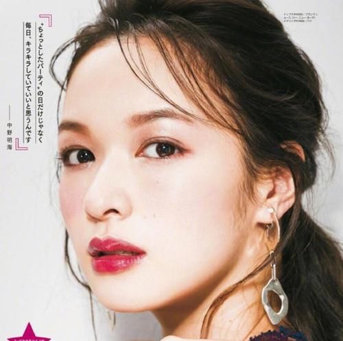  [奶茶]空气感唇妆也太美了！跟着日本第一博主涂这5种颜色，显白又高级