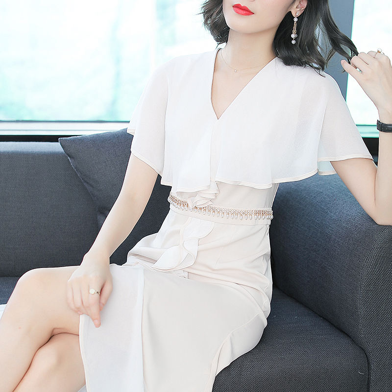 身材姣好的女人，三伏天穿紧身衣，性感又迷人，男人百分百会心动