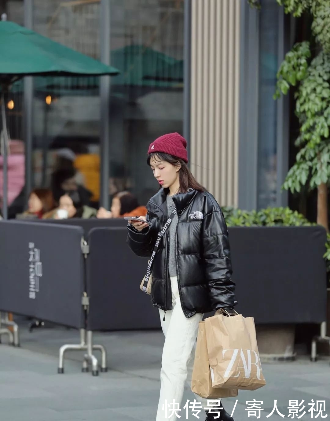 『穿搭』成都街拍:原来这些小个子美女穿衣显高的秘诀是这个!