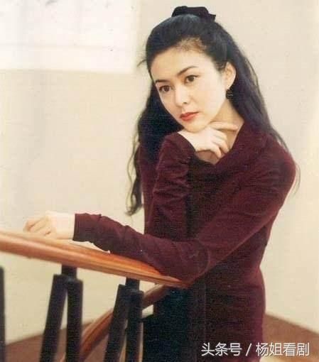 二十年前王祖贤与关之琳衣品互不相让，二十年后衣品却有天壤之别