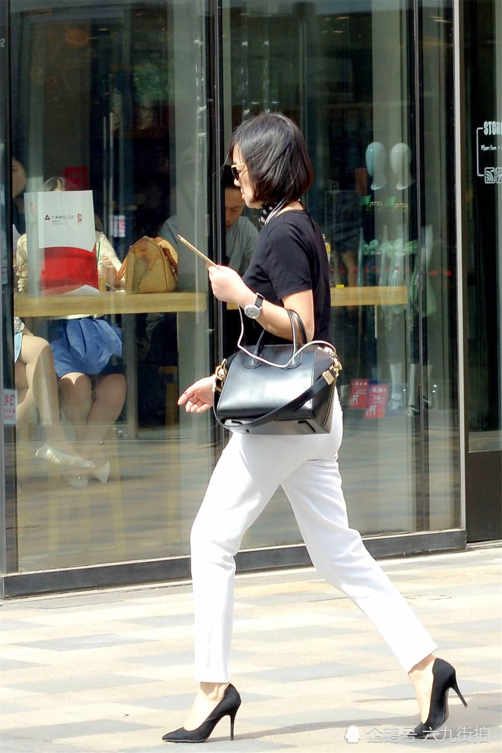  「精致」三里屯逛街的姑娘，更喜欢尖头细跟鞋，连衣裙和长裤都会很精致