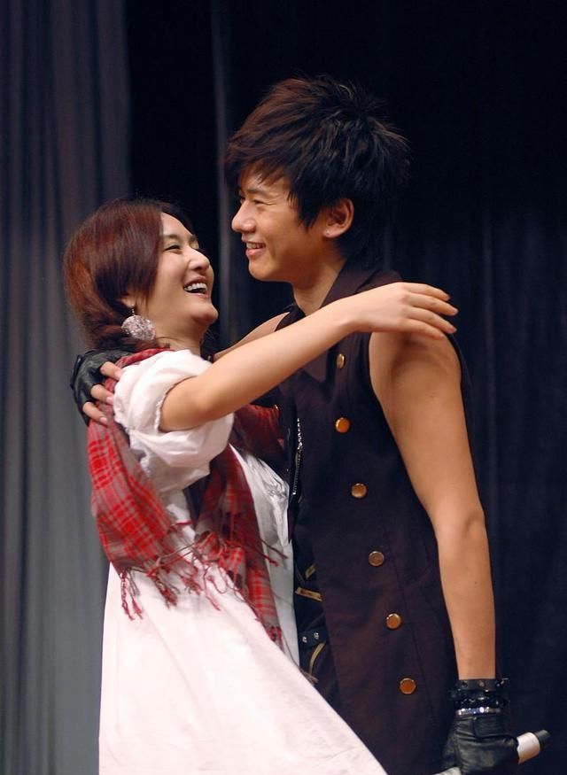 谢娜@谢娜坦言不让公婆带娃，她的目的是？