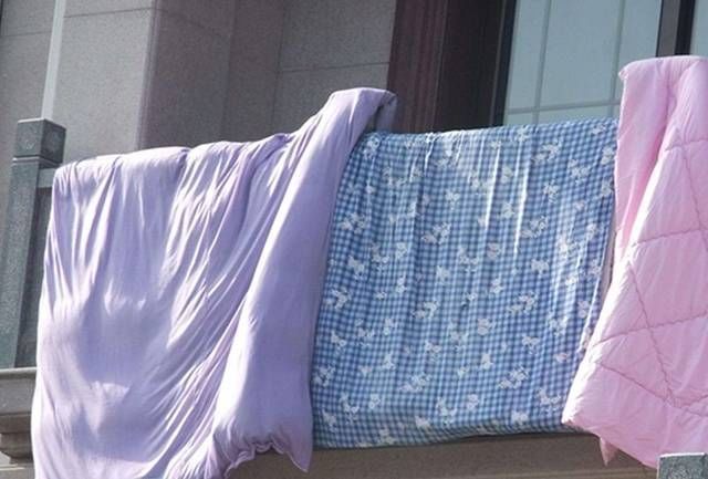  晒被子：为什么老人说“晒被子不能过午”这不是迷信，有一定科学根据