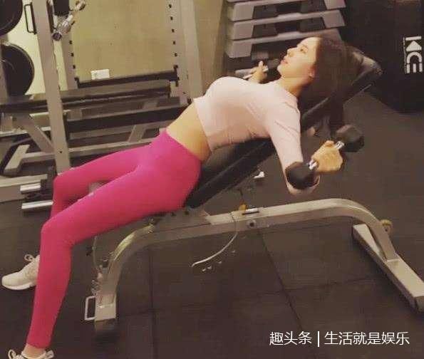 近30岁空姐, 依旧保持令人羡慕的身材, 网友纷纷求“艳遇”