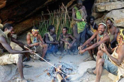 住在太平洋小岛上的部落,认为穿衣服就是另类,生孩子方法很奇怪