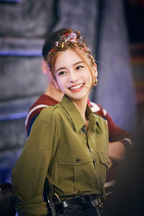 杨幂的彩色脏辫好时髦 Angelababy的也超俏皮