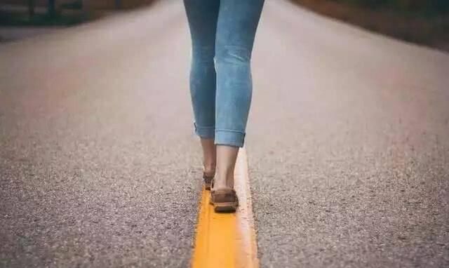  『始衰老』女人老不老，看脚就知道？若脚上没有3个表现，恭喜你还年轻！