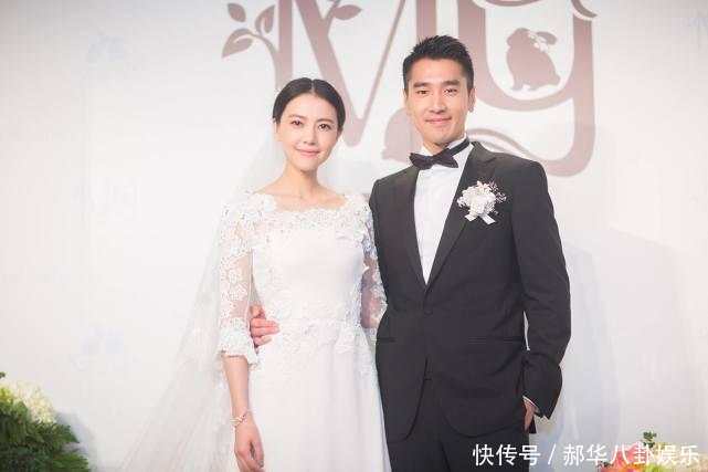 赵又廷几场接机高圆圆, 高调亲吻秀恩爱, 家暴不和传闻不攻自破